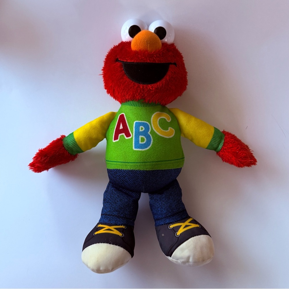 Hasbro Elmo Sesame Street Plush Toy Musical 2018 talking ABC sings alphabet song